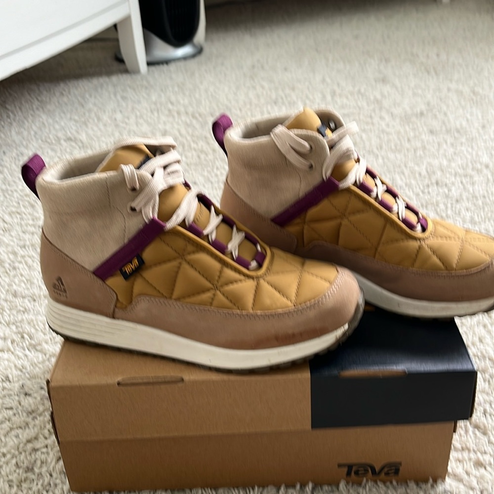 Teva Commuter Boot, Us Size 7, Euc - image 1